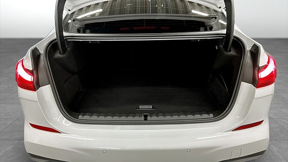 BMW 218 10 of 12