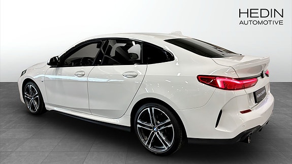 BMW 218 2 of 12
