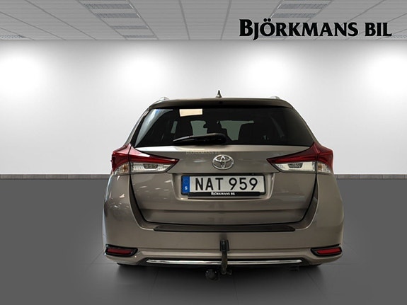 Toyota Auris 5 of 21