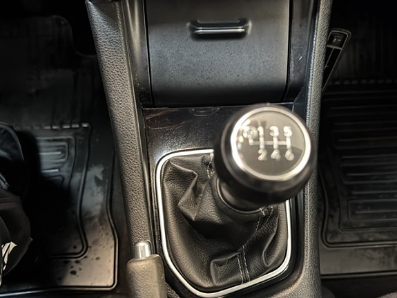 Toyota Auris 12 of 21