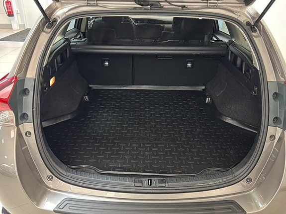 Toyota Auris 14 of 21