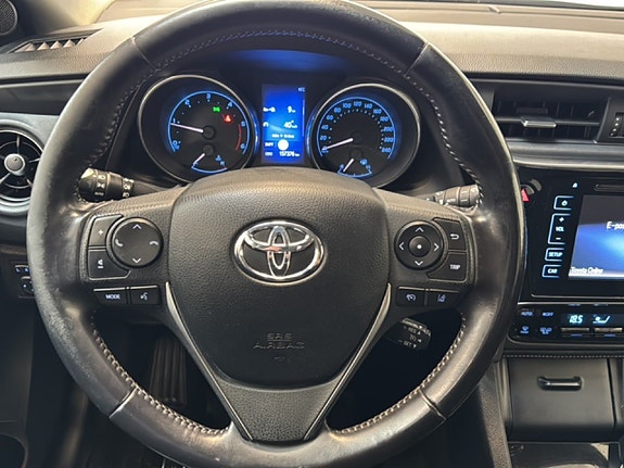 Toyota Auris 21 of 21