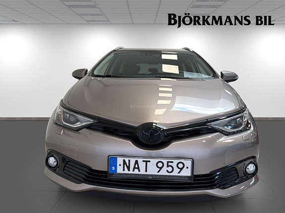 Toyota Auris 2 of 21