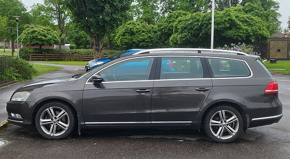 Volkswagen Passat 2 of 3