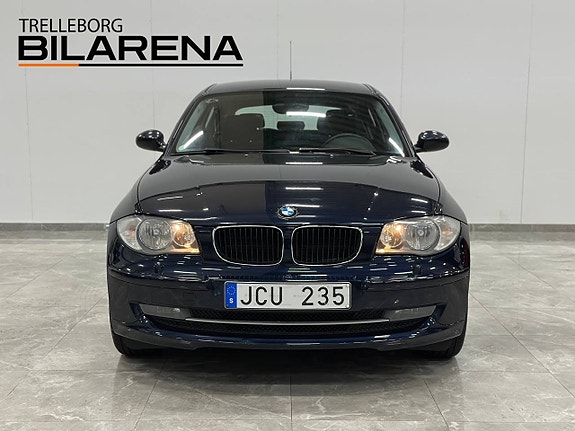 BMW 116i 3 of 5