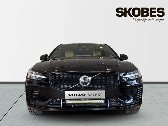 Volvo V60 2 of 5