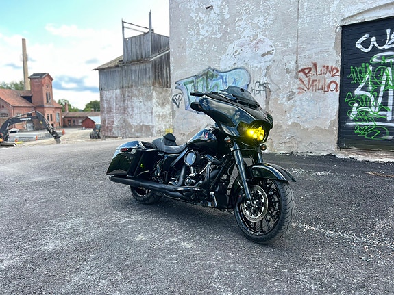 Harley-Davidson Street Glide Special 2 of 5