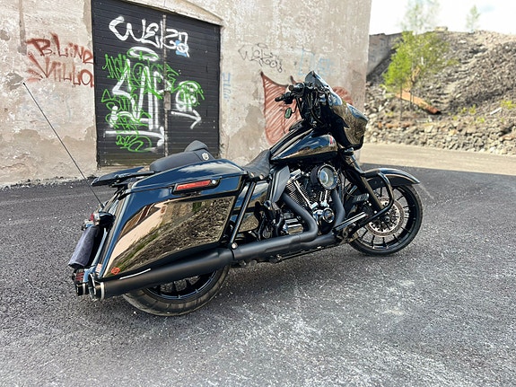 Harley-Davidson Street Glide Special 4 of 5