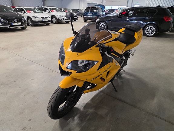 Triumph Daytona 600 110 hk Endast 2721 mil Fin 5 of 5