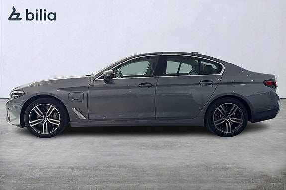 BMW 530e 3 of 5