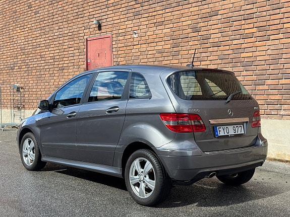 Mercedes-Benz B180 3 of 5