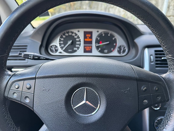 Mercedes-Benz B180 15 of 21