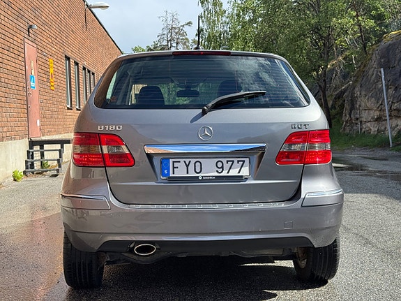 Mercedes-Benz B180 4 of 5