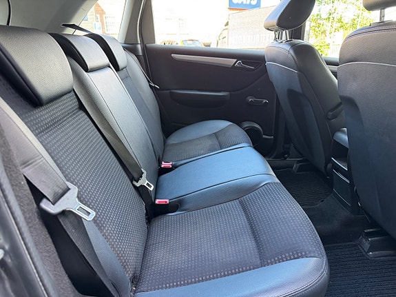 Mercedes-Benz B180 13 of 21