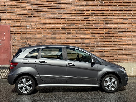 Mercedes-Benz B180 6 of 21