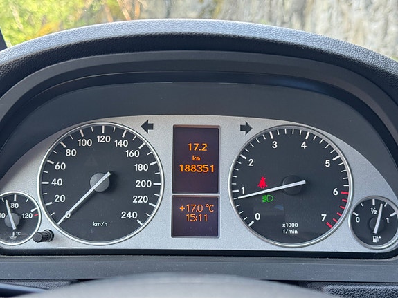 Mercedes-Benz B180 16 of 21
