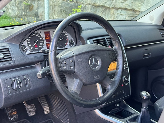 Mercedes-Benz B180 9 of 21