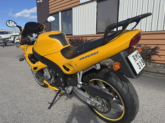 Triumph Sprint RS 955i 3 of 5