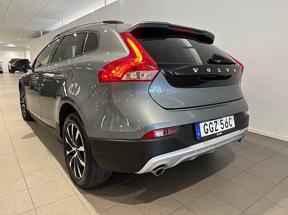 Volvo V40 Cross Country 6 of 14