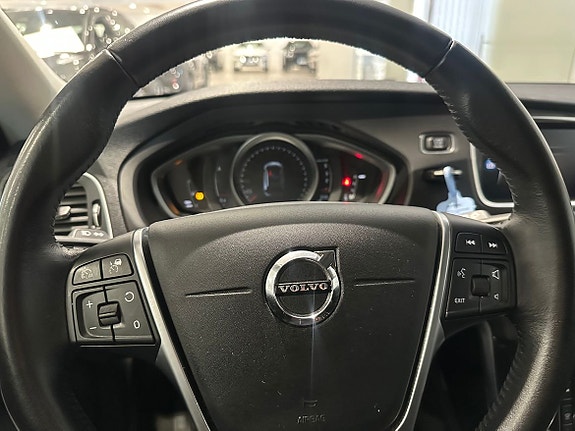 Volvo V40 Cross Country 11 of 14
