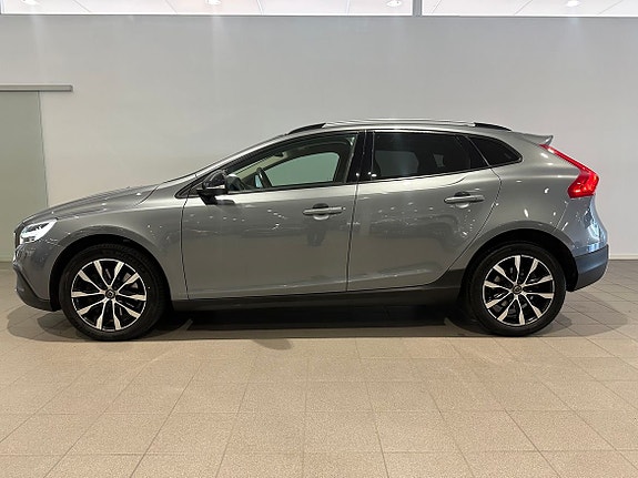 Volvo V40 Cross Country 3 of 14