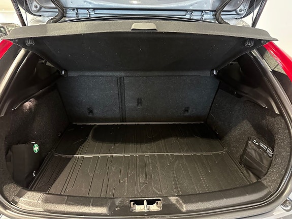 Volvo V40 Cross Country 8 of 14