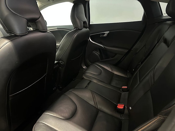 Volvo V40 Cross Country 9 of 14