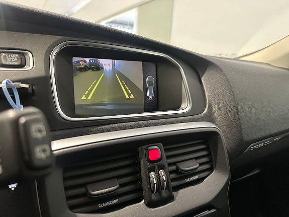 Volvo V40 Cross Country 12 of 14