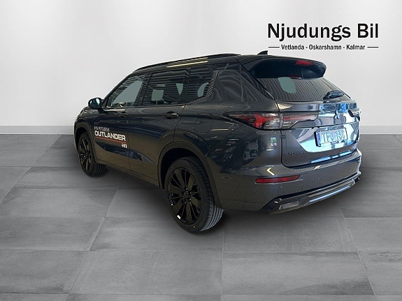 Mitsubishi Outlander 2 of 5