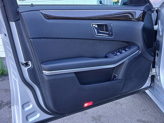 Mercedes-Benz E250 8 of 19