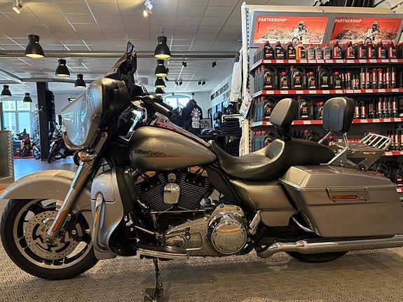 Harley-Davidson FLHX STREET GLIDE 3 of 12