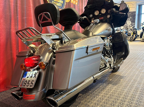 Harley-Davidson FLHX STREET GLIDE 2 of 12