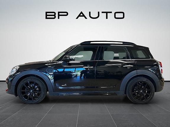 MINI Countryman Cooper 2 of 5