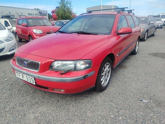Volvo V70 2 of 5
