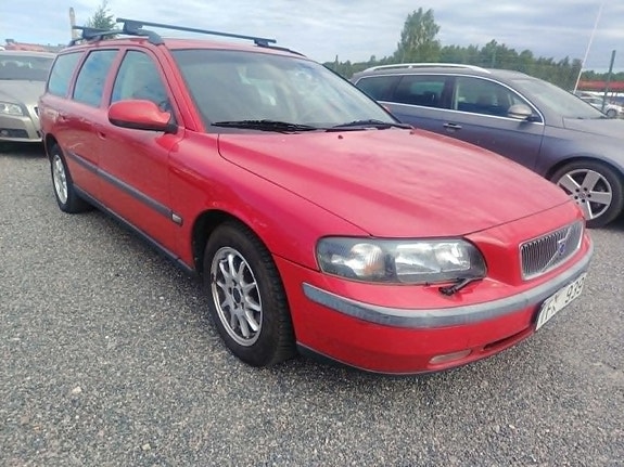 Volvo V70 4 of 5
