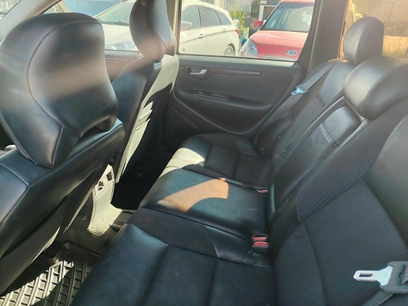 Volvo V70 13 of 17