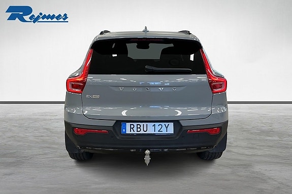 Volvo EX40 4 of 17