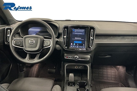 Volvo EX40 7 of 17