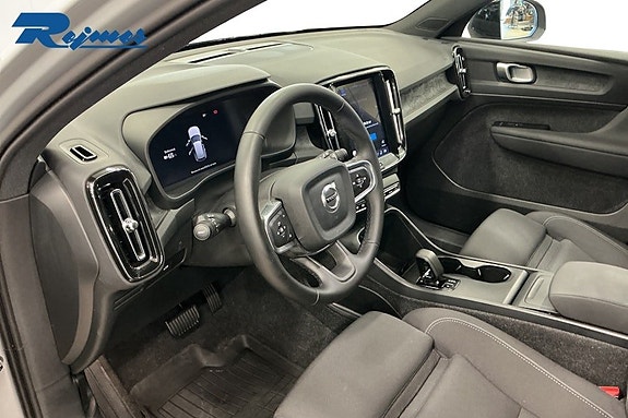 Volvo EX40 6 of 17