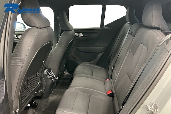 Volvo EX40 12 of 17