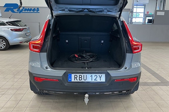 Volvo EX40 14 of 17