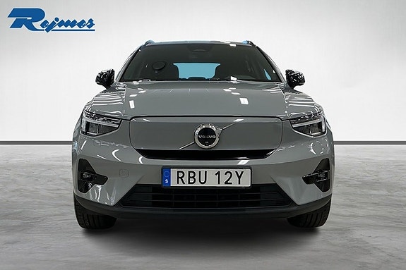 Volvo EX40 5 of 17