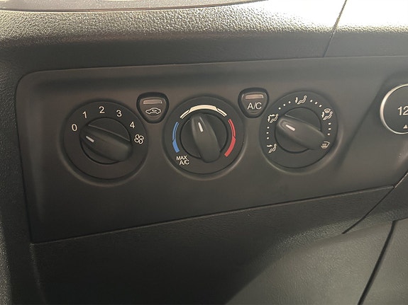 Ford Transit Custom 17 of 19