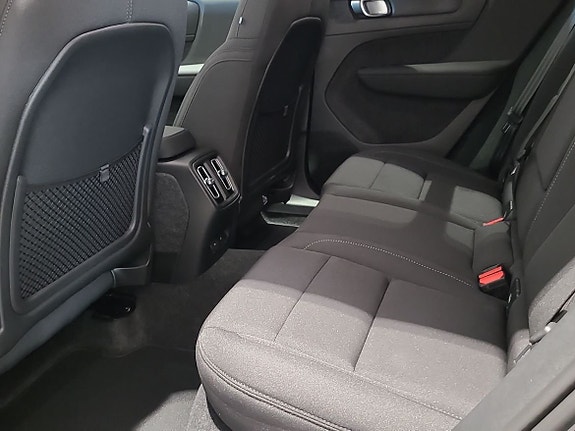 Volvo EX40 6 of 18