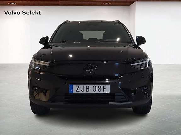 Volvo EX40 8 of 18