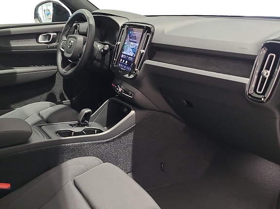 Volvo EX40 4 of 18