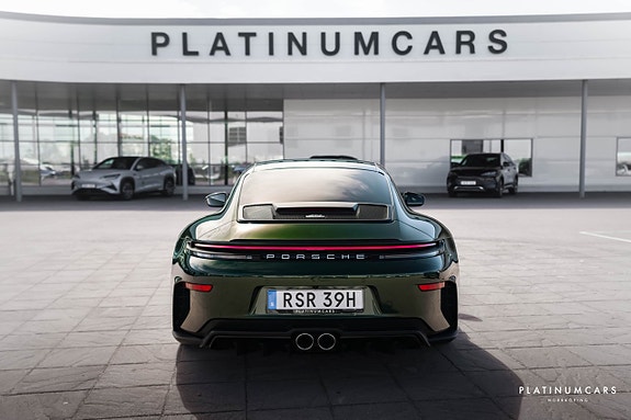 Porsche 911 4 of 5