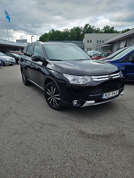 Mitsubishi Outlander 2 of 5