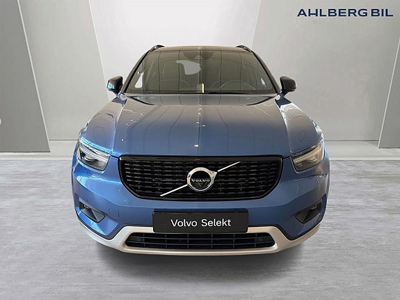 Volvo XC40 4 of 5