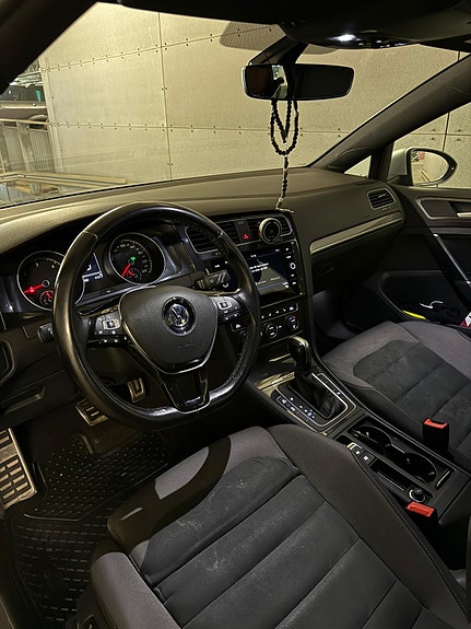 Volkswagen Golf Alltrack 5 of 6